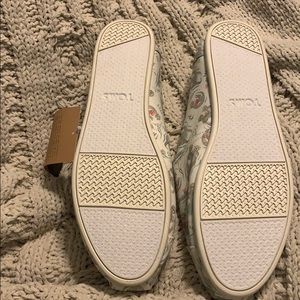 toms love otters womens